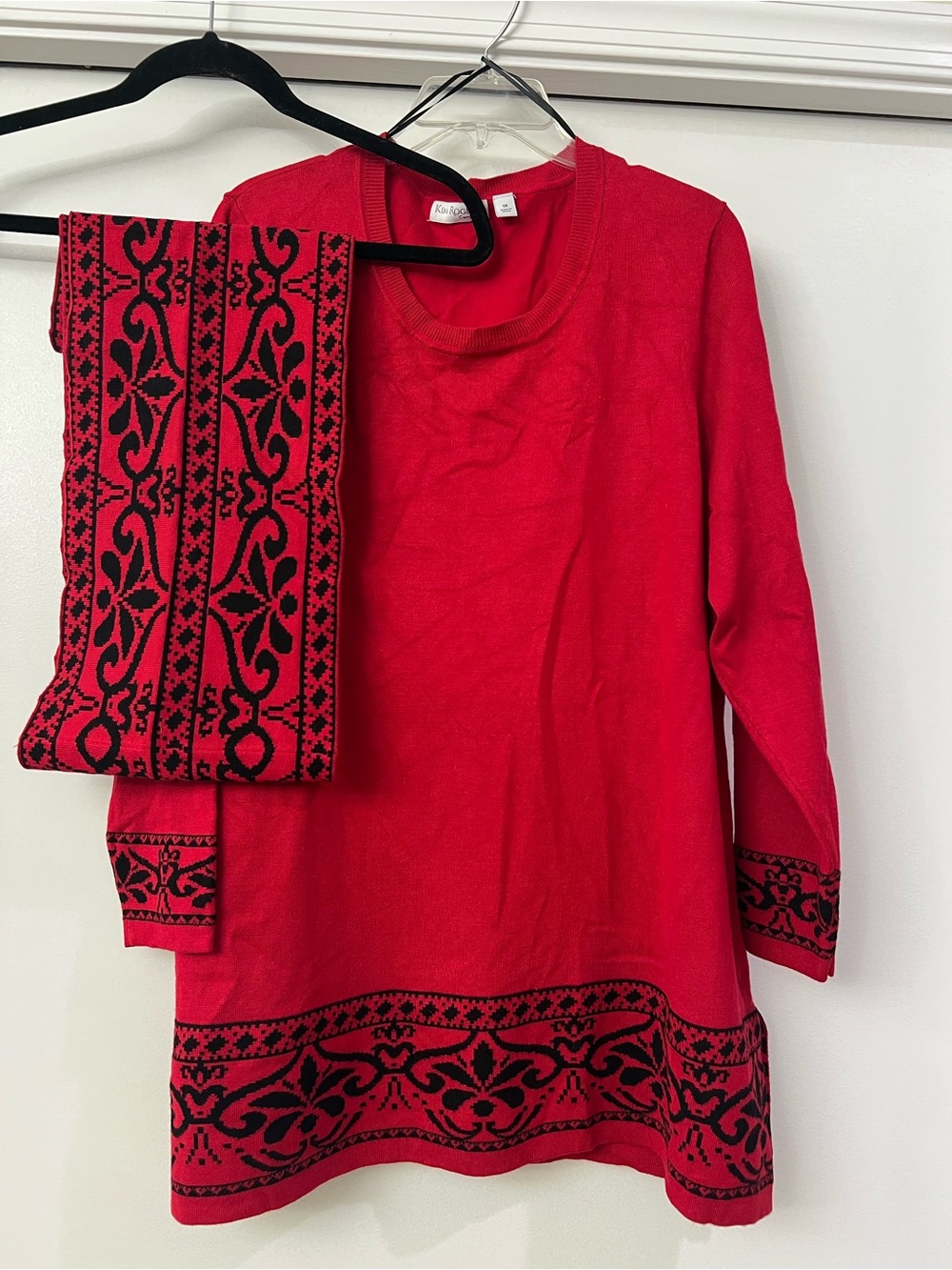 Kim Rogers Curvy 1X Red/Black Knit Stretch 2pc  Tunic Top and scarf
